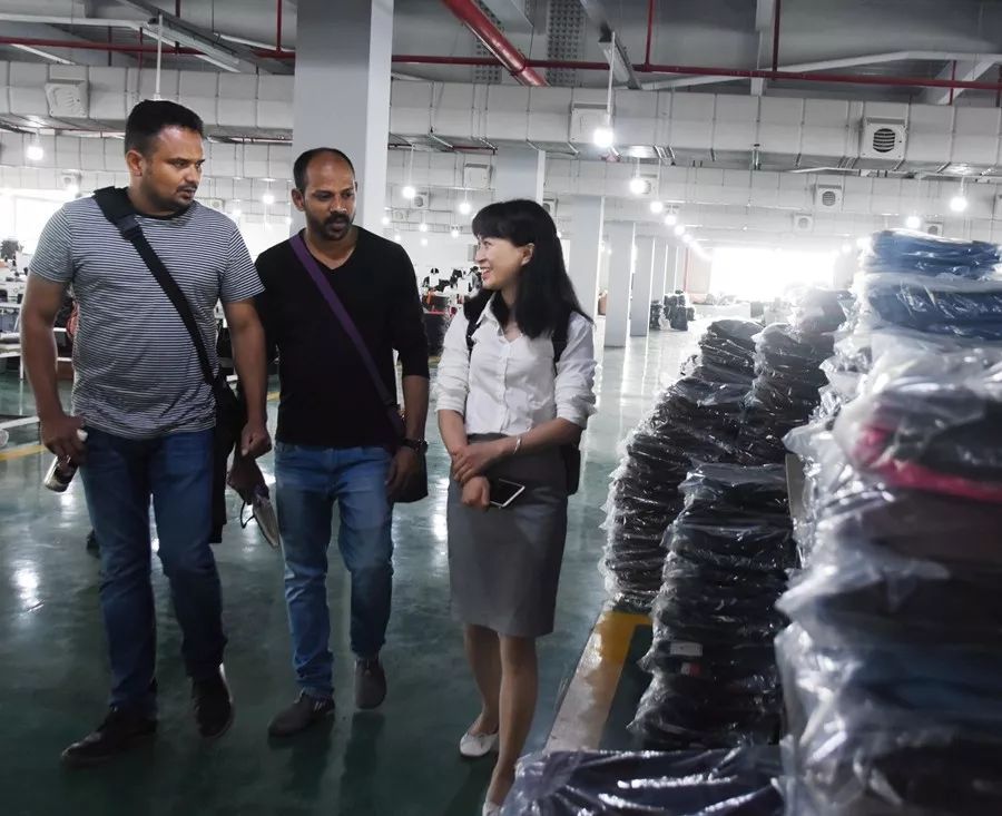 大龍箱包引來外商進(jìn)廠下單